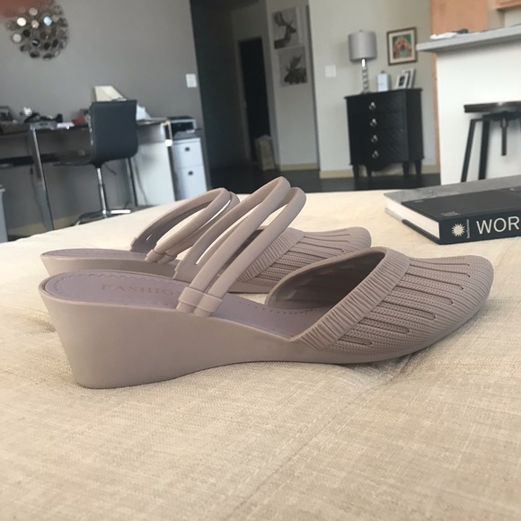 NWT Rubber Pointed Toe Slide Mules Size 40 - Picture 5 of 9